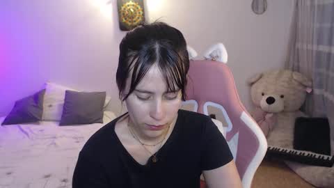 Snapshot of sarahdressler chatting on 09/15/25, 12:32 sarahdressler online show from 09/15/25, 12:32