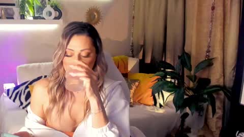 Divine Sarah NONUDE model online show from 05/10/26, 06:35