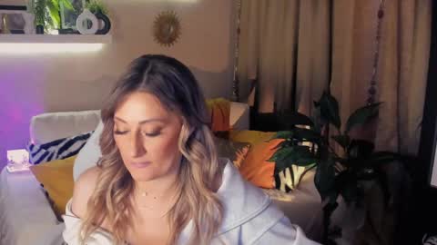 Divine Sarah NONUDE model online show from 05/11/26, 04:04