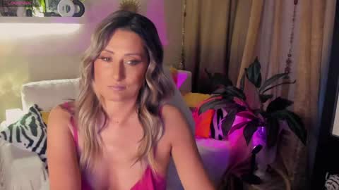 Divine Sarah NONUDE model online show from 05/17/26, 04:36