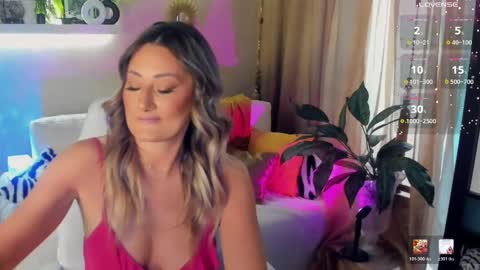 Divine Sarah NONUDE model online show from 05/18/26, 06:30