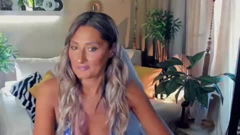 Divine Sarah NONUDE model online show from 07/26/26, 02:35