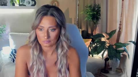 Divine Sarah NONUDE model online show from 07/27/26, 02:24