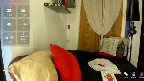 Snapshot of sarahjey chatting on 10/25/25, 04:24 SARAHJEY online show from 10/25/25, 04:24