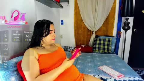 Snapshot of sarahjey chatting on 12/04/25, 06:38 SARAHJEY online show from 12/04/25, 06:38