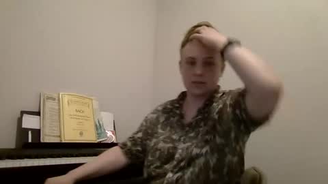 Snapshot of sarahlovesmath chatting on 09/13/25, 09:25 sarahlovesmath online show from 09/13/25, 09:25