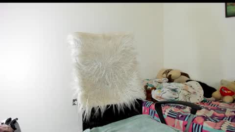 Snapshot of sarahlovexxv chatting on 11/23/25, 04:12 Sarah online show from 11/23/25, 04:12