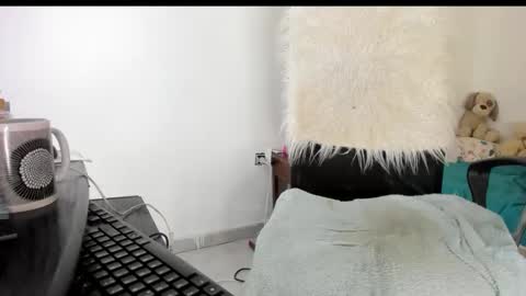 Snapshot of sarahlovexxv chatting on 12/03/25, 06:39 Sarah online show from 12/03/25, 06:39