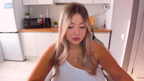 Snapshot of sarahmils chatting on 09/16/25, 01:12 Sarah online show from 09/16/25, 01:12