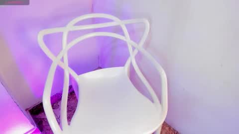 Snapshot of sarahnovoa_ chatting on 11/30/25, 05:39 Sarahnovoa online show from 11/30/25, 05:39