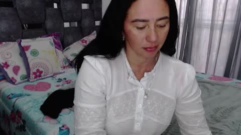Lia online show from 11/13/25, 05:01