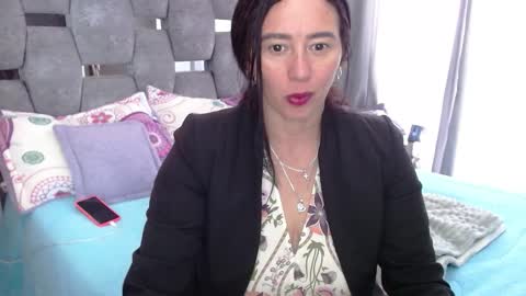 Lia online show from 11/14/25, 03:44
