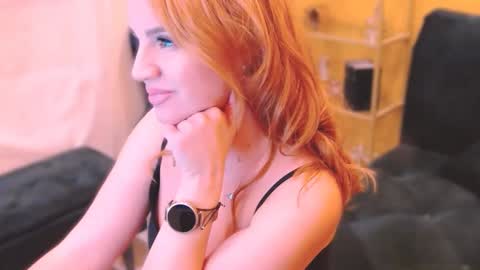 Snapshot of sarahottie69 chatting on 01/06/25, 04:26 Sarah Follow me Thumb UP online show from 01/06/25, 04:26