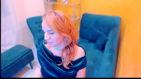Snapshot of sarahottie69 chatting on 01/08/25, 08:06 Sarah Follow me Thumb UP online show from 01/08/25, 08:06