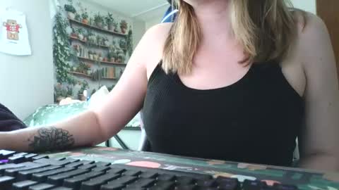 Snapshot of sarahpmummy chatting on 05/30/26, 07:55 Sarah online show from 05/30/26, 07:55