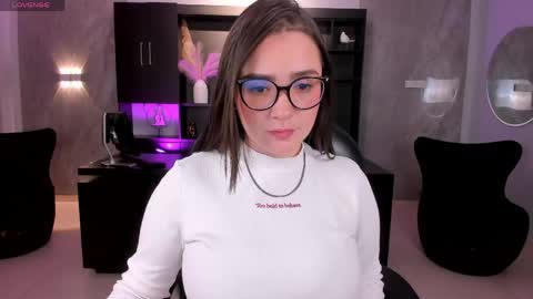 Sarah Rhodes online show from 05/05/26, 11:51