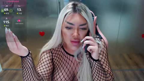 Snapshot of sarahstone_ chatting on 11/18/25, 07:46 Sarah online show from 11/18/25, 07:46