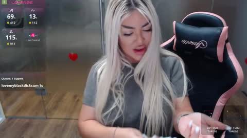 Snapshot of sarahstone_ chatting on 11/20/25, 08:14 Sarah online show from 11/20/25, 08:14