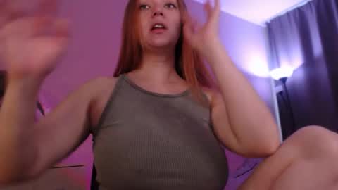 Snapshot of sarahsweetie_ chatting on 09/23/25, 02:09 Sarah online show from 09/23/25, 02:09