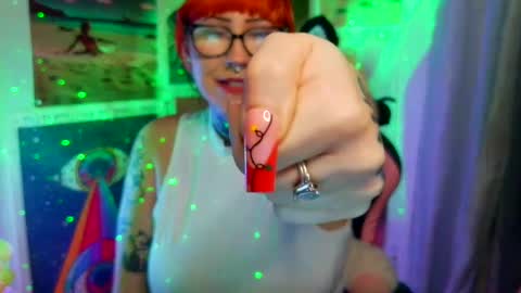 Snapshot of saraht666 chatting on 11/22/25, 07:07 Sarah T online show from 11/22/25, 07:07