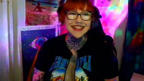 Snapshot of saraht666 chatting on 05/16/26, 06:54 Sarah T online show from 05/16/26, 06:54