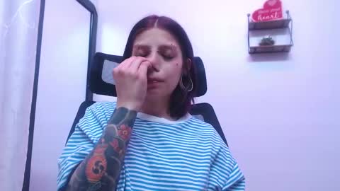 Snapshot of sarai_petite_ chatting on 09/13/25, 02:44 SARAI online show from 09/13/25, 02:44