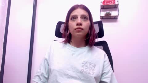 Snapshot of sarai_petite_ chatting on 09/18/25, 03:08 SARAI online show from 09/18/25, 03:08