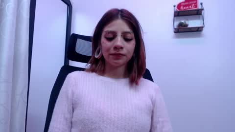 Snapshot of sarai_petite_ chatting on 10/15/25, 06:46 SARAI online show from 10/15/25, 06:46