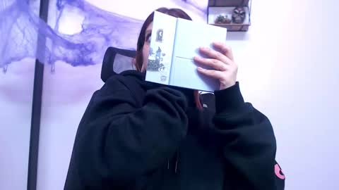 Snapshot of sarai_petite_ chatting on 10/26/25, 01:06 SARAI online show from 10/26/25, 01:06