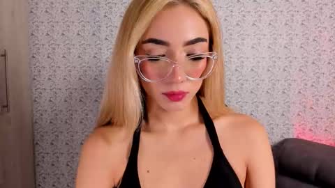Snapshot of sarajonesxxx chatting on 03/09/26, 06:34 Sara jones online show from 03/09/26, 06:34