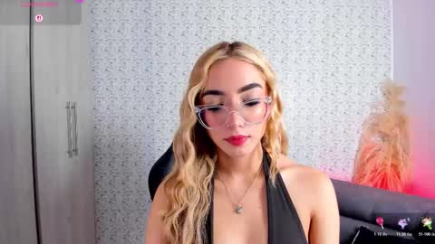 Snapshot of sarajonesxxx chatting on 03/14/26, 01:16 Sara jones online show from 03/14/26, 01:16