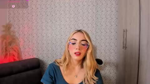 Snapshot of sarajonesxxx chatting on 03/26/26, 09:42 Sara jones online show from 03/26/26, 09:42