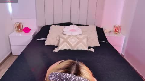 Snapshot of sarajonesxxx chatting on 04/14/26, 04:24 Sara jones online show from 04/14/26, 04:24
