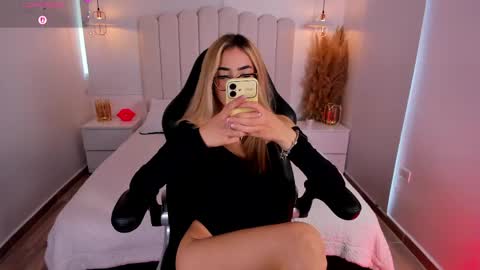 Snapshot of sarajonesxxx chatting on 05/08/26, 05:40 Sara jones online show from 05/08/26, 05:40