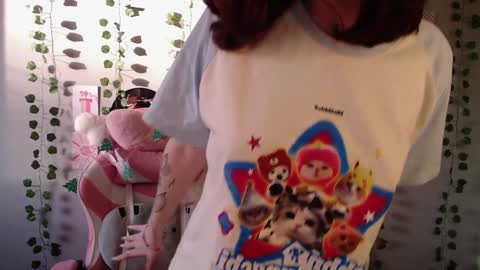 Snapshot of sarakinski chatting on 01/06/25, 07:42 Sara online show from 01/06/25, 07:42