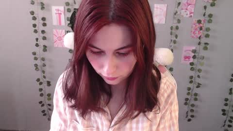 Snapshot of sarakinski chatting on 01/19/25, 05:15 Sara online show from 01/19/25, 05:15