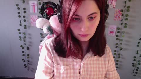 Snapshot of sarakinski chatting on 01/22/25, 05:05 Sara online show from 01/22/25, 05:05