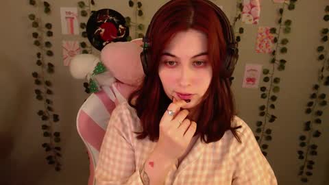 Snapshot of sarakinski chatting on 02/09/25, 11:04 Sara online show from 02/09/25, 11:04