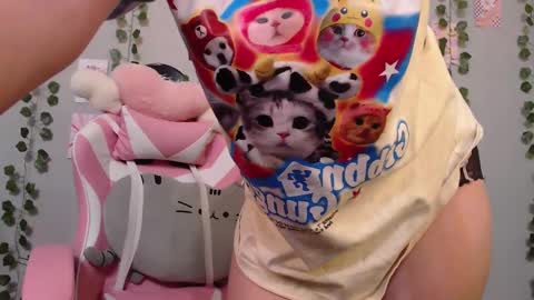 Snapshot of sarakinski chatting on 03/01/25, 12:01 Sara online show from 03/01/25, 12:01