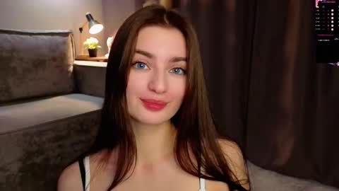 Snapshot of sarakinsly chatting on 12/18/25, 06:19 Rosie online show from 12/18/25, 06:19