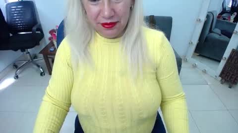 Saraloves online show from 09/30/25, 03:28