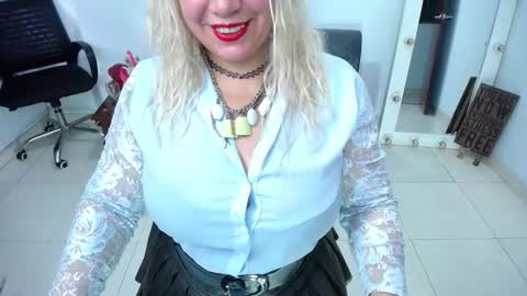 Saraloves online show from 10/14/25, 01:12