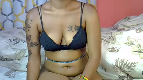 Snapshot of saramoh002 chatting on 11/15/25, 03:37 Sarah online show from 11/15/25, 03:37