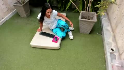 Sara online show from 07/26/26, 07:32