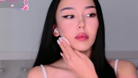 Snapshot of saranmia chatting on 10/17/25, 08:17 Mia online show from 10/17/25, 08:17