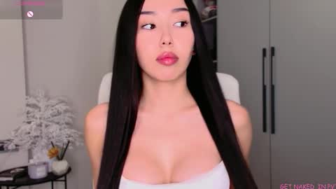 Snapshot of saranmia chatting on 10/24/25, 08:11 Mia online show from 10/24/25, 08:11