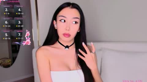 Snapshot of saranmia chatting on 10/26/25, 09:37 Mia online show from 10/26/25, 09:37