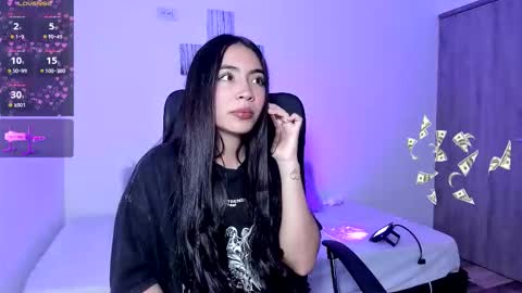 Snapshot of sarapalacios__ chatting on 12/02/25, 12:49 online show from 12/02/25, 12:49