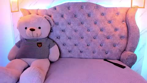   online show from 02/12/25, 02:43