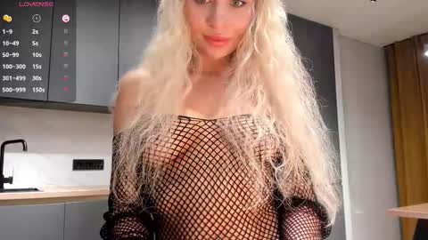 Snapshot of sarashineee chatting on 12/02/25, 08:48 Sara online show from 12/02/25, 08:48